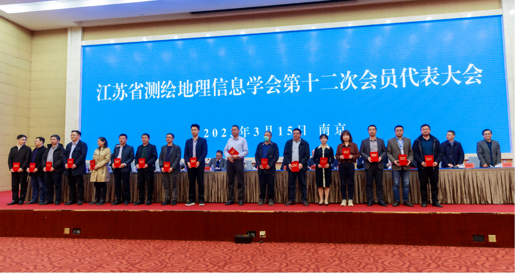 喜報！江蘇省測繪地理信息學(xué)會(huì )表彰“先進(jìn)個(gè)人”